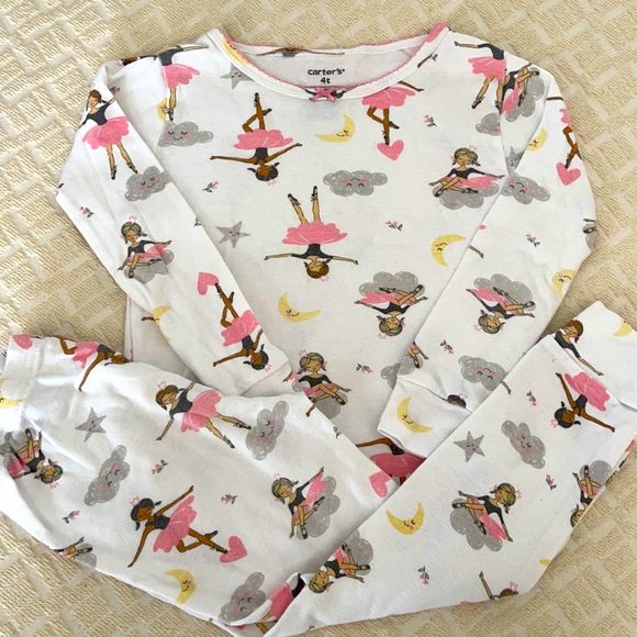 Carter's Other - Carter’s girls size 4T pajama set